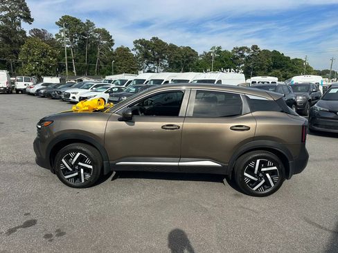 Used 2025 Nissan Kicks SV FWD image 8