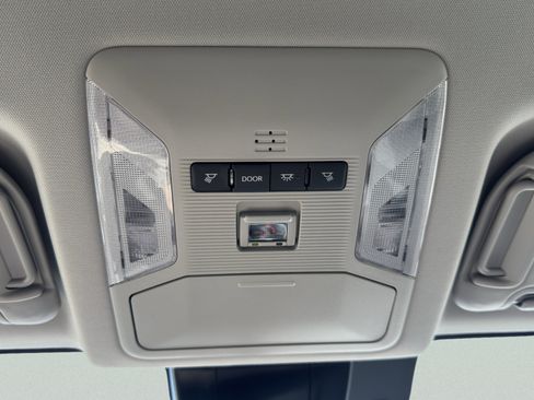 Used 2025 Toyota RAV4 XLE image 49