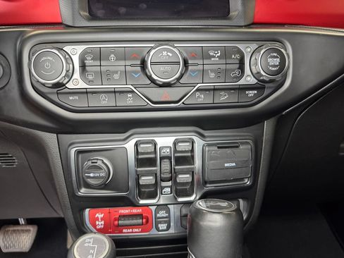Used 2021 Jeep Wrangler Unlimited Rubicon w/ Uconnect 4C Nav & Sound Group AWD/4WD image 20