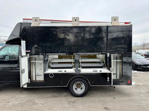 Used 2012 GMC Savana 3500 RWD image 5