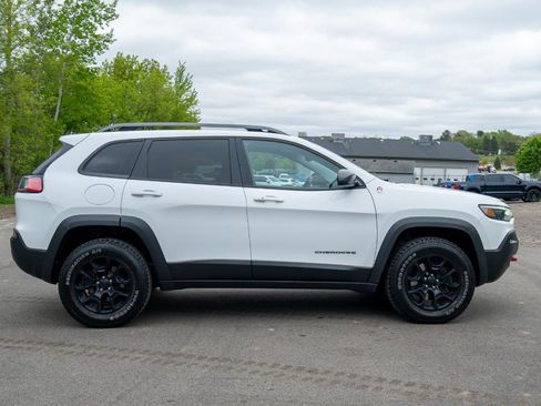 Used 2020 Jeep Cherokee Trailhawk AWD/4WD image 2