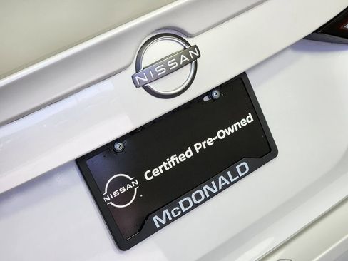 Certified 2025 Nissan Sentra SR FWD image 9
