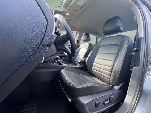 Used 2024 Volkswagen Jetta SE FWD image 10