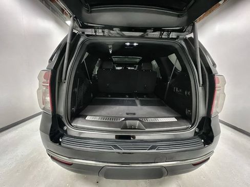 Certified 2022 Chevrolet Tahoe Z71 w/ Luxury Package AWD/4WD image 28