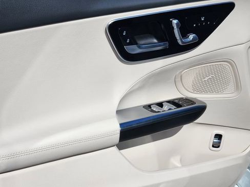 New 2026 Mercedes-Benz C 300 4MATIC Sedan image 10