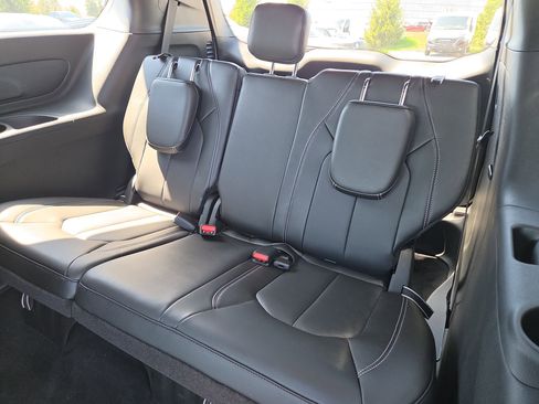 New 2026 Chrysler Pacifica Select FWD image 10