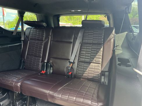 Used 2023 Cadillac Escalade ESV Sport Platinum AWD/4WD image 33