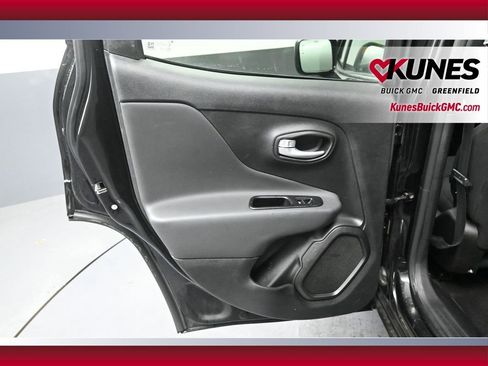 Used 2023 Jeep Renegade Latitude image 24