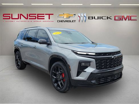Certified 2024 Chevrolet Traverse RS w/ LPO, Floor Liner Package FWD image 1