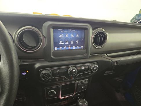 Used 2022 Jeep Gladiator Sport image 20