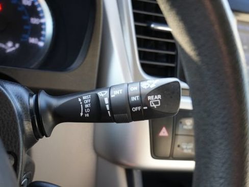Used 2017 Toyota Highlander LE FWD image 27