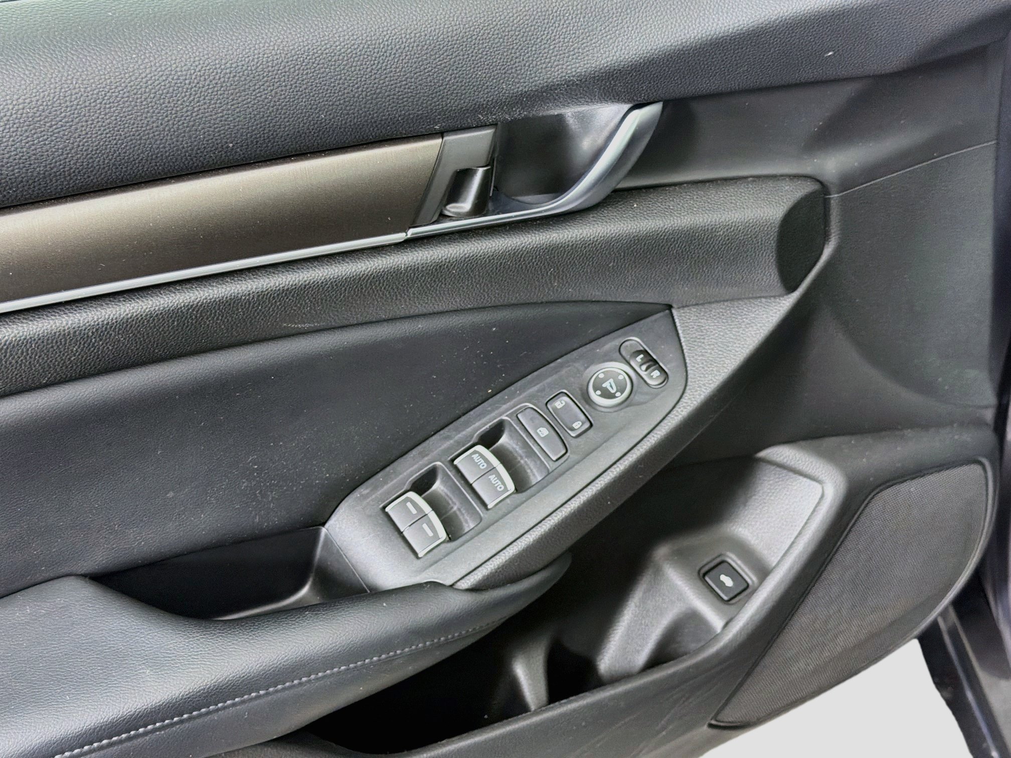 Used 2018 Honda Accord LX image 15