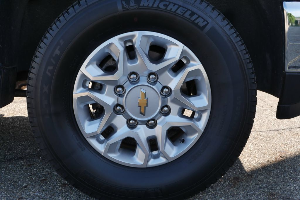 Used 2024 Chevrolet Silverado 2500 LT w/ Convenience Package AWD/4WD image 7
