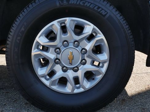 Used 2024 Chevrolet Silverado 2500 LT w/ Convenience Package AWD/4WD image 7