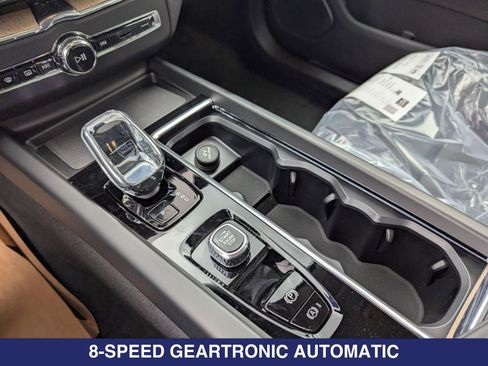 New 2026 Volvo XC60 B5 Plus w/ Protection Package Premier AWD/4WD image 17