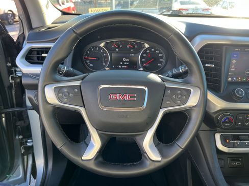 Used 2023 GMC Acadia SLT image 30