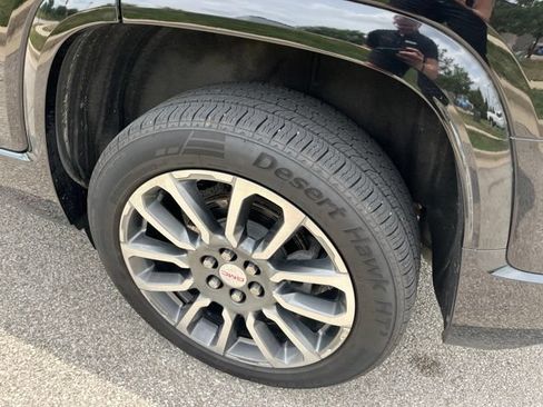 Used 2022 GMC Acadia Denali w/ Denali Ultimate Package AWD/4WD image 21