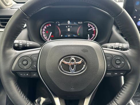 Used 2023 Toyota RAV4 XLE Premium image 25