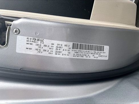 Used 2020 Chrysler Pacifica Touring-L FWD image 36