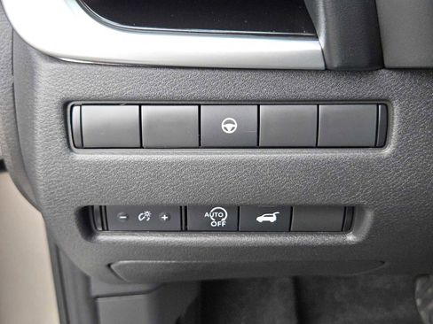 Used 2024 Nissan Rogue SL w/ SL Premium Package image 21