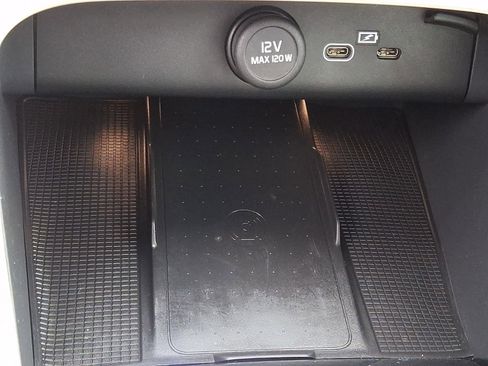 Certified 2025 Volvo XC40 B5 Plus image 25