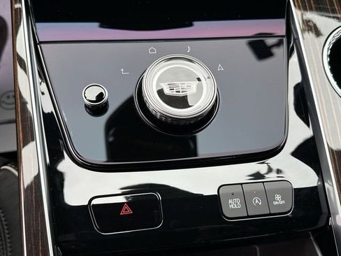 Used 2025 Cadillac Escalade Premium Luxury AWD/4WD image 25