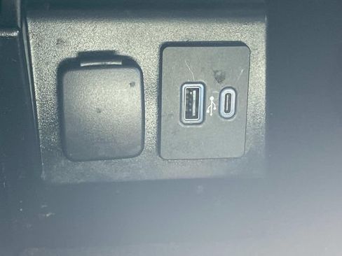 Used 2022 Ford Explorer Limited w/ Equipment Group 301A AWD/4WD image 13