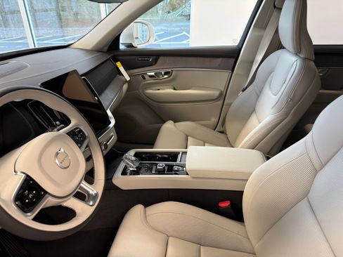 New 2026 Volvo XC90 T8 Ultra w/ Protection Package Premier image 13
