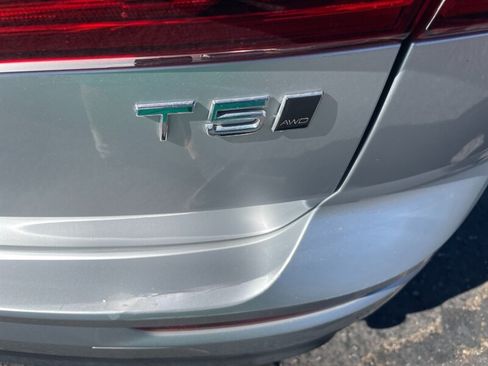 Used 2018 Volvo XC60 T5 Momentum w/ Vision Package AWD/4WD image 6