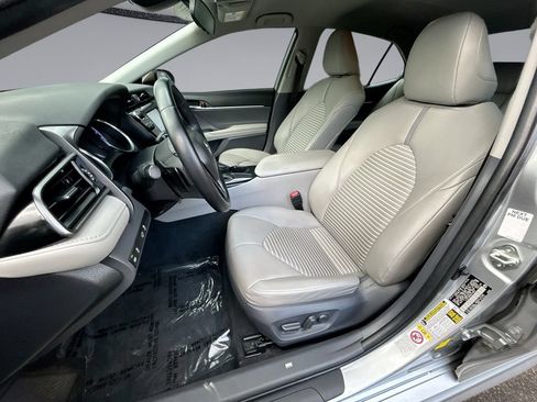 Used 2019 Toyota Camry SE FWD image 28