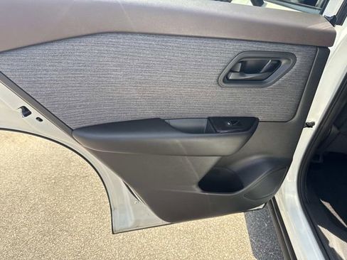 Used 2023 Nissan Rogue S AWD/4WD image 18