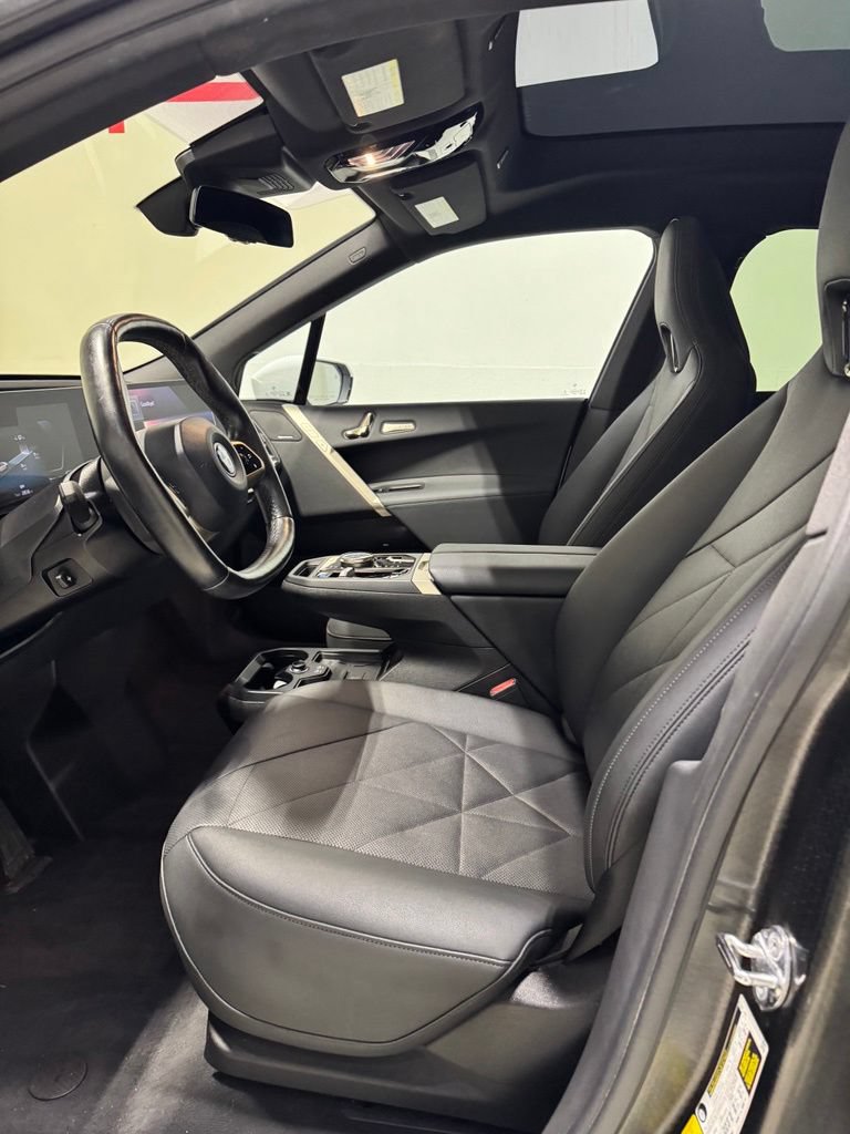 Used 2024 BMW iX xDrive50 w/ Premium Package AWD/4WD image 10