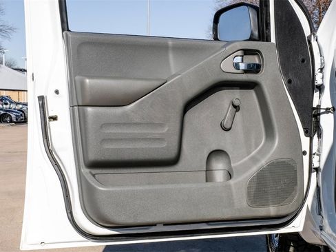 Used 2019 Nissan Frontier S image 38