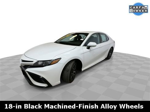 Used 2024 Toyota Camry SE image 4