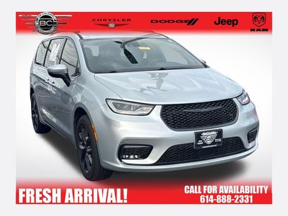 Used 2023 Chrysler Pacifica Touring-L w/ S Appearance Package