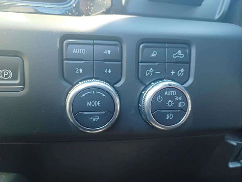 Used 2024 GMC Sierra 2500 4x4 Crew Cab AT4 w/ AT4 Premium Plus Package image 19