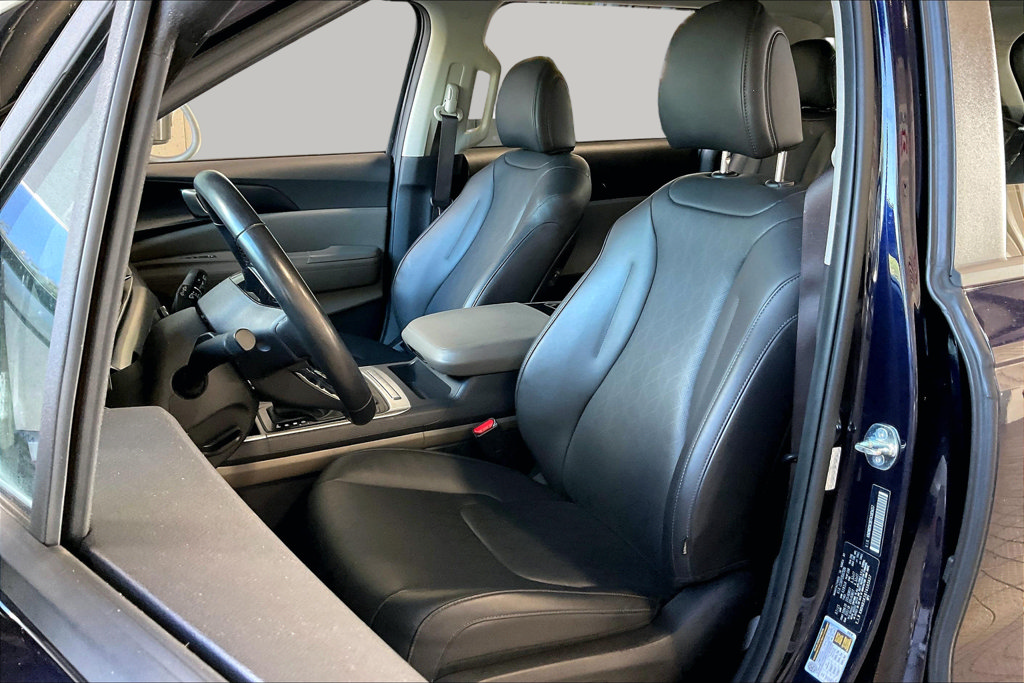 Used 2026 Kia Carnival FWD image 3