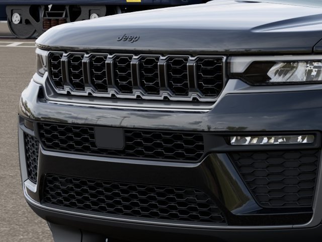 New 2027 Jeep Grand Cherokee Limited RWD image 11