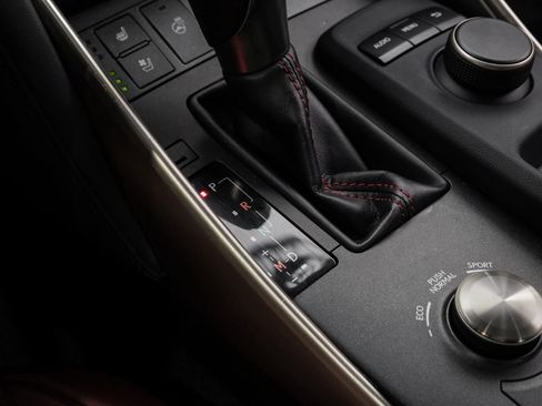 Used 2019 Lexus IS 300 image 31