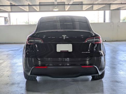 Used 2022 Tesla Model Y Long Range image 6