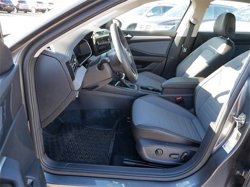 Certified 2025 Volkswagen Jetta SE image 13