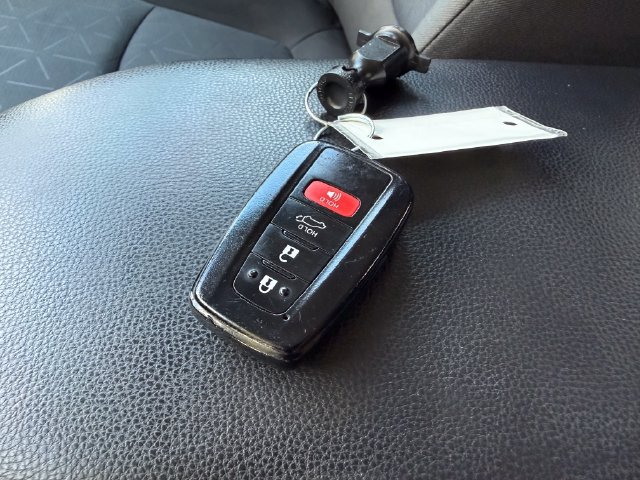 Used 2022 Toyota RAV4 XLE w/ Convenience Package AWD/4WD image 29