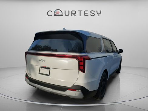New 2026 Kia Carnival LX FWD image 3