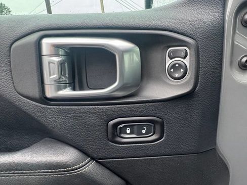 Used 2019 Jeep Wrangler Unlimited Sahara w/ Quick Order Package 24M Moab AWD/4WD image 23