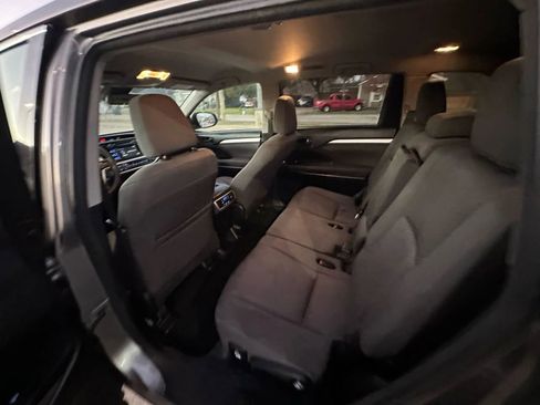 Used 2018 Toyota Highlander FWD V6 image 13