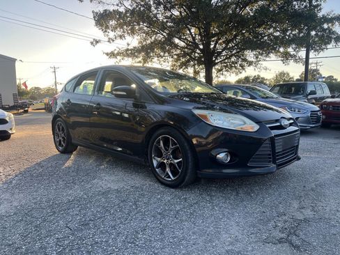 Used 2014 Ford Focus SE w/ Equipment Group 201A image 3