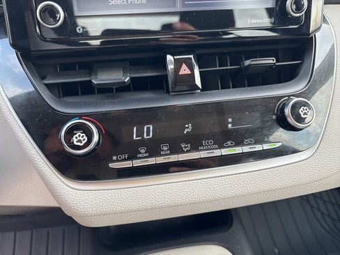 Used 2022 Toyota Corolla LE image 16