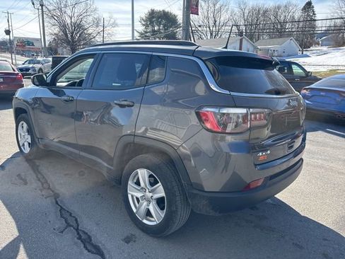 Used 2022 Jeep Compass Latitude w/ Convenience Group AWD/4WD image 4