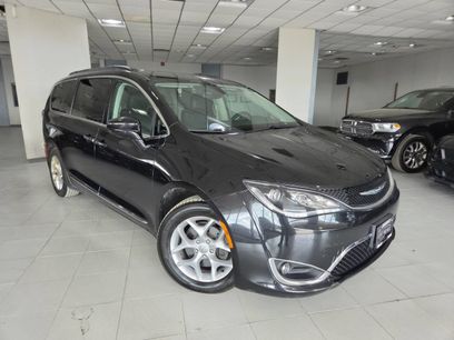 Used 2017 Chrysler Pacifica Touring-L w/ Tire & Wheel Group