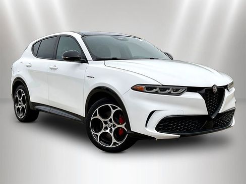 Used 2024 Alfa Romeo Tonale Veloce AWD/4WD image 3